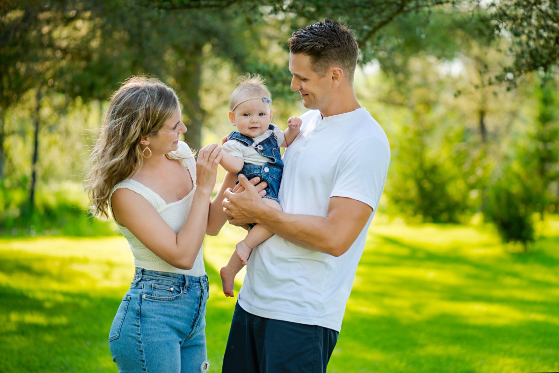 001_FamilyPhotoshootSneaks